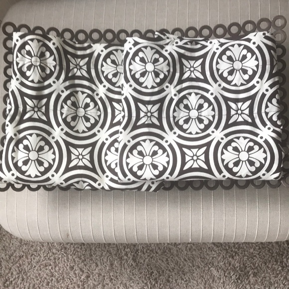 Window Valance (2) - Picture 1 of 5